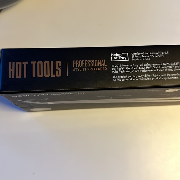 HOT TOOLS ceramic tourmaline 3/8” salon flat iron - Picture 2 of 3